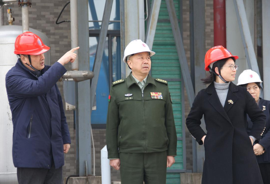 常州市委常委、常州军分区大校司令员廖鹏一行来常州制药厂调研公司党管武装相关工作